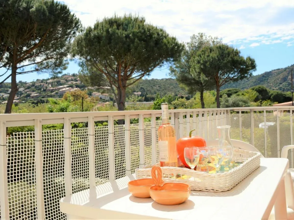 Appartement 2 Pieces Avec Mezzanine Et Parking, Proche Plage - Le Lavandou - Fr-1-251-205