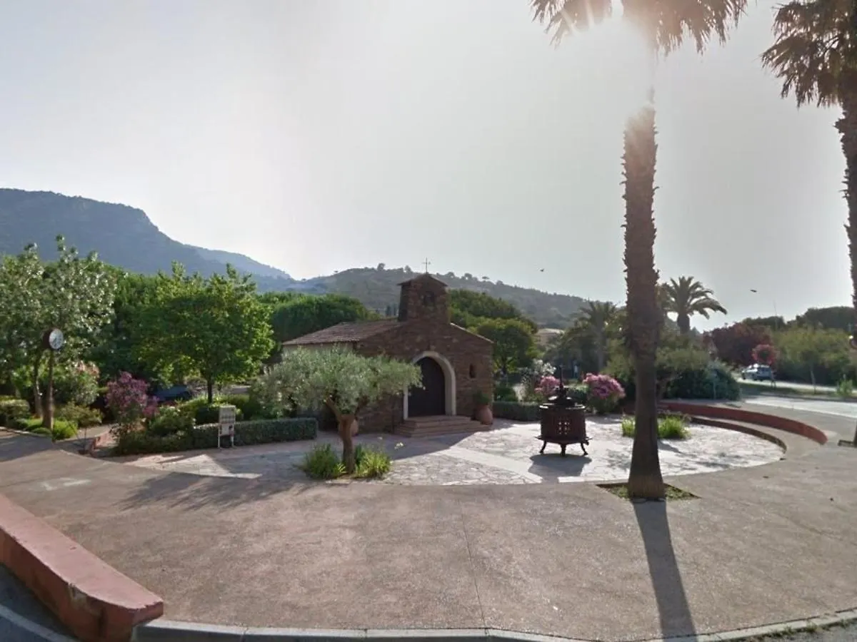 Appartement 2 Pieces Avec Mezzanine Et Parking, Proche Plage - Le Lavandou - Fr-1-251-205