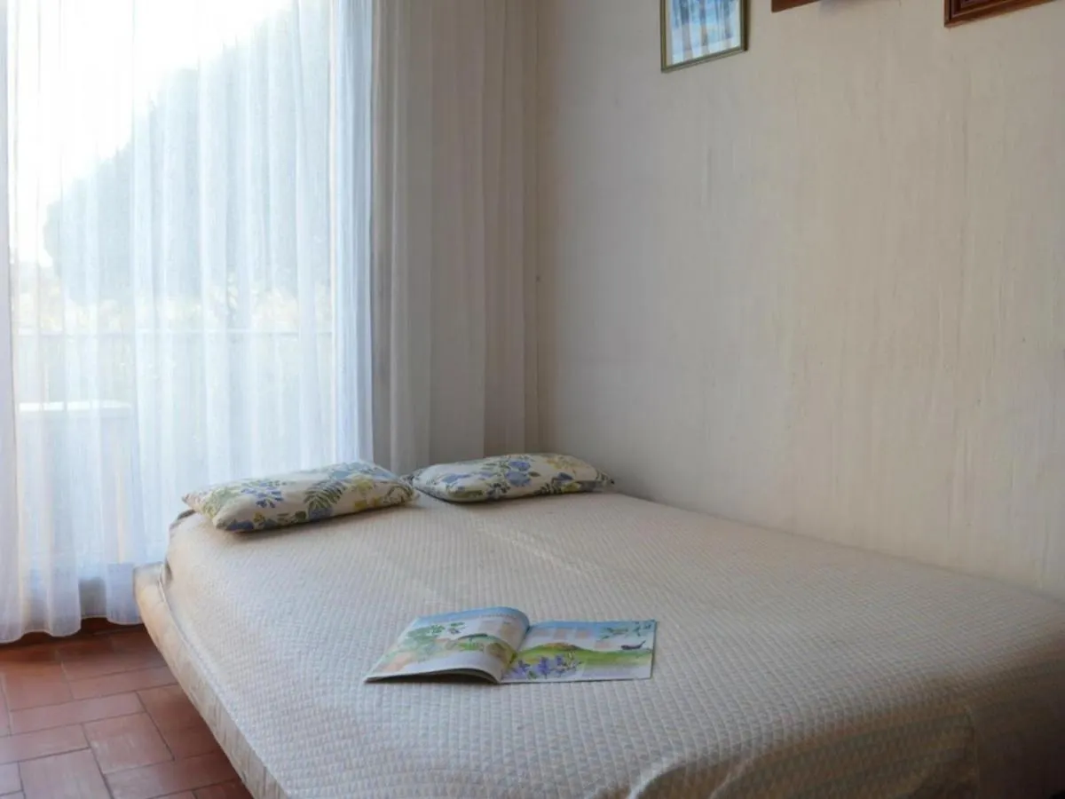Appartement 2 Pieces Avec Mezzanine Et Parking, Proche Plage - Le Lavandou - Fr-1-251-205 0*,  France